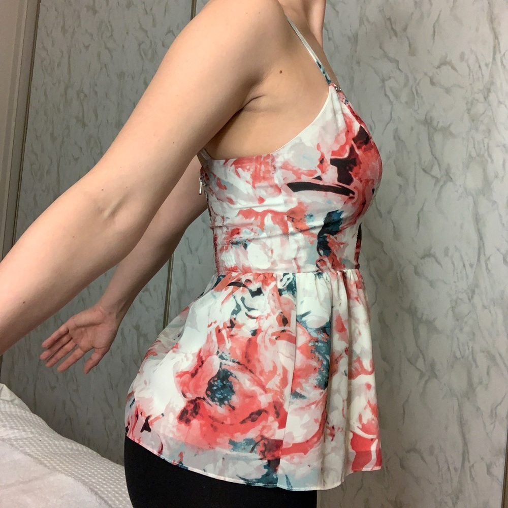Floral peplum guess top